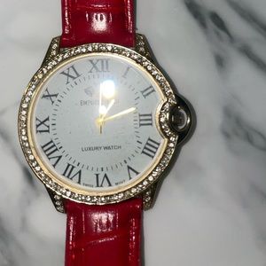 Emporio CO
DIMENSIONS: 40 mm
THICKNESS: 10mm
MOVEMENT: Mout manual